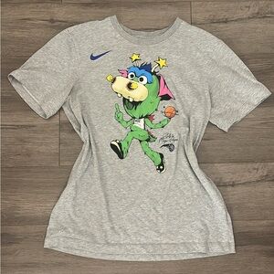 🏀 Nike x Dallas Mavericks “Mavs ManiAAC” Mascot Graphic Tee